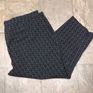 Lila Rose capris 22W. NWOT.